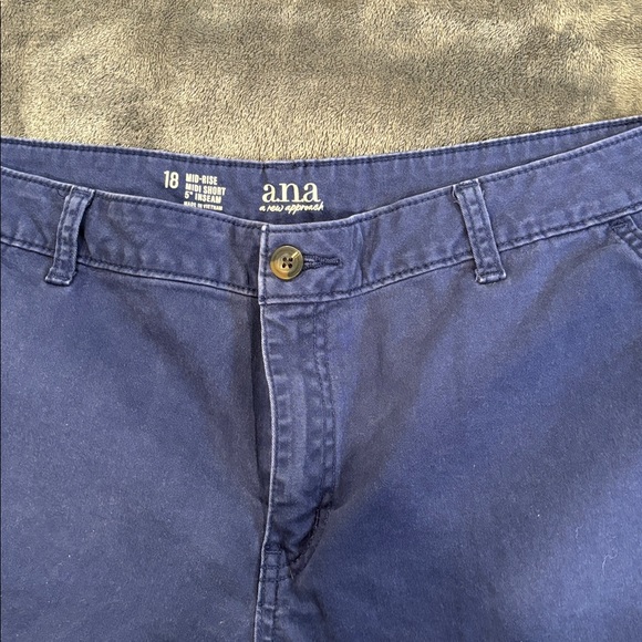a.n.a. A New Approach Blue
Size 18 Mid-Rise Shorts
EUC - Picture 2 of 3